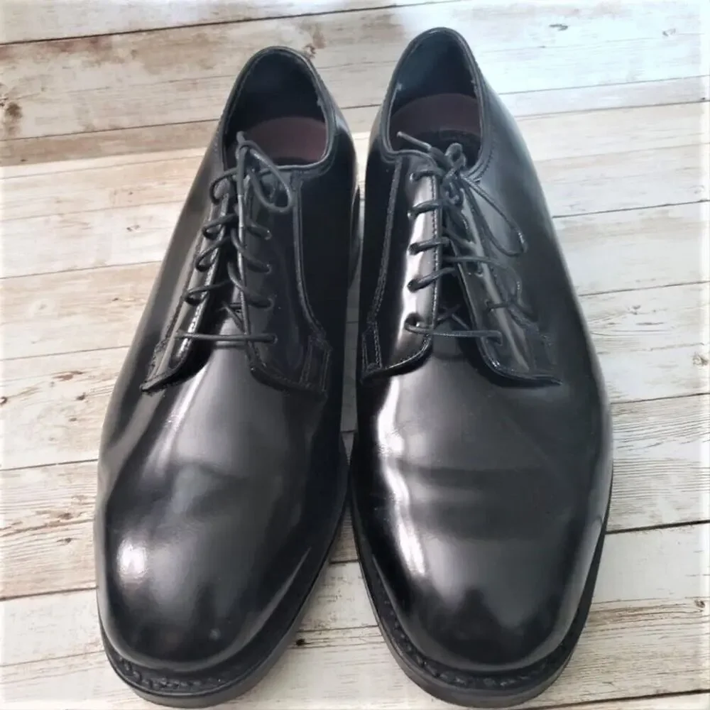 Florsheim Men's Derby Leather Black **One Shoe is Size 7.5, One is Size 8** - Picture 2 of 10